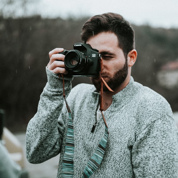 Projektant graficzny przy stanowisku